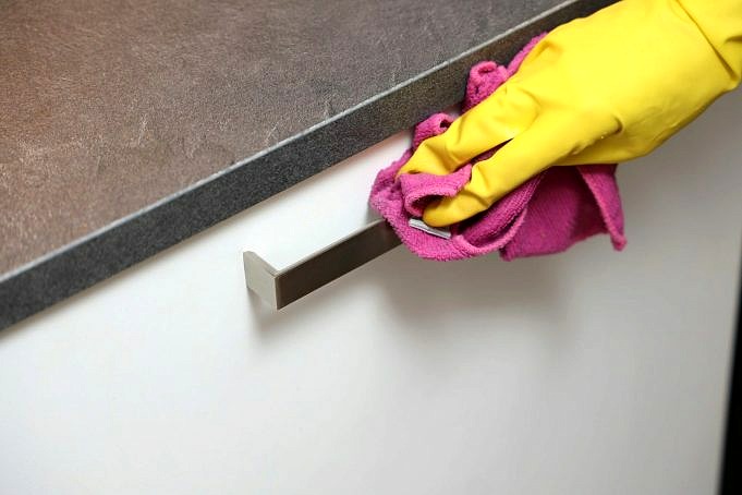 Hoe Kleverig Vet Uit Keukenkasten Te Verwijderen Snelle En Handige Oplossingen